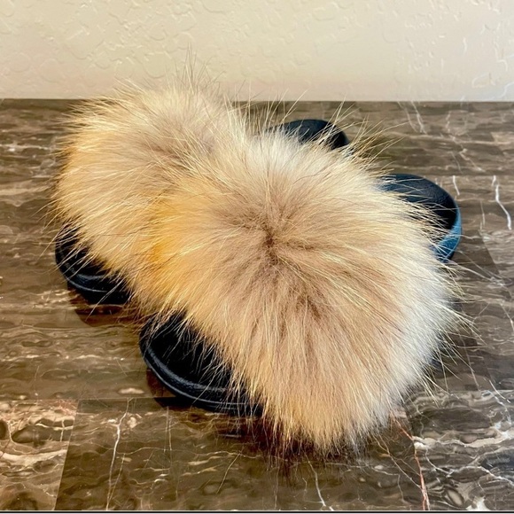 NEW Fox Fur Slides - Picture 2 of 3